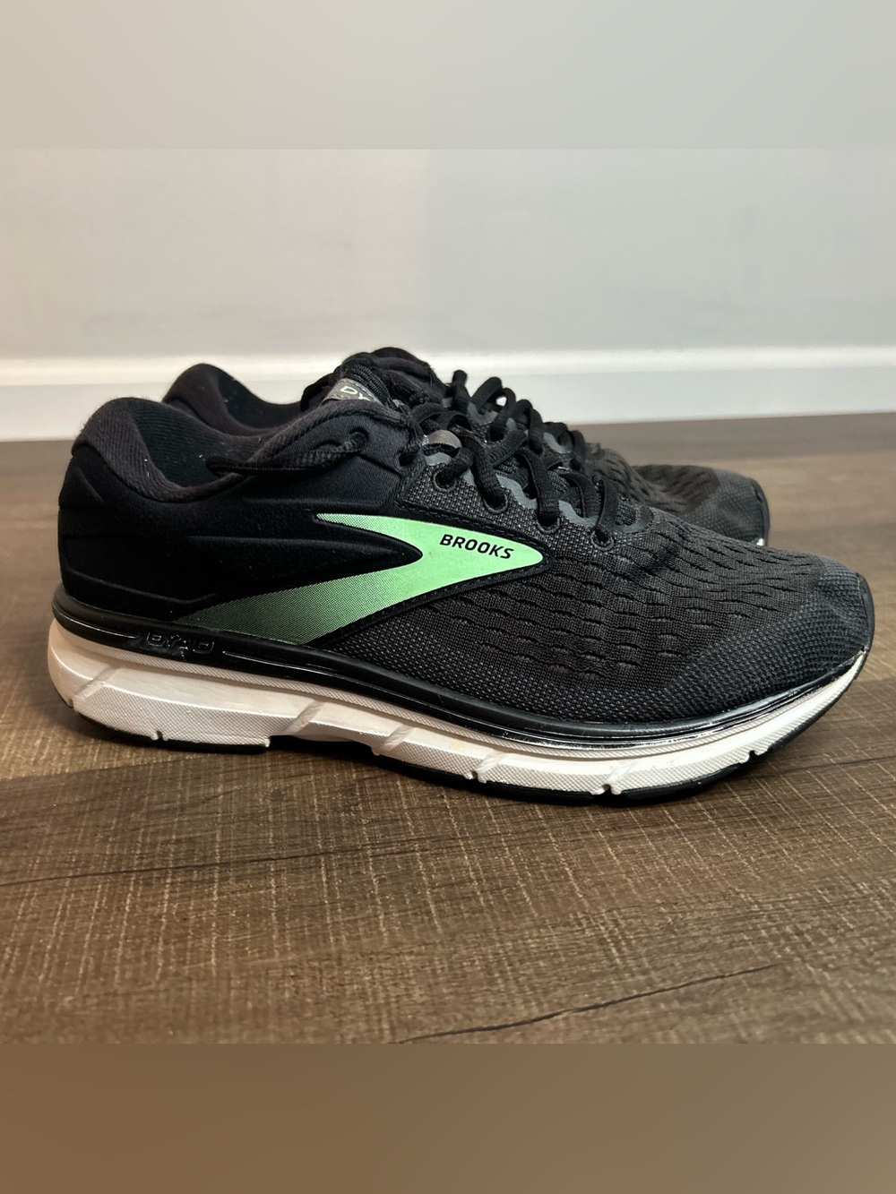 NO INSOLES Brooks Dyad 11 Womens Size 9 Black Ebony Green Running Walking Shoes